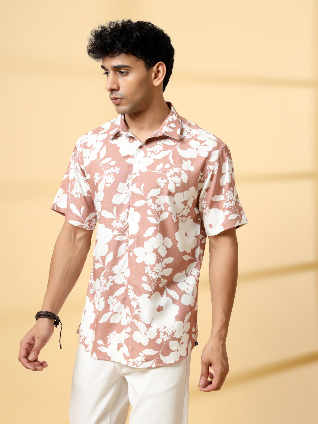 Men Printed Cut Away Collar Mauve Casual Shirt