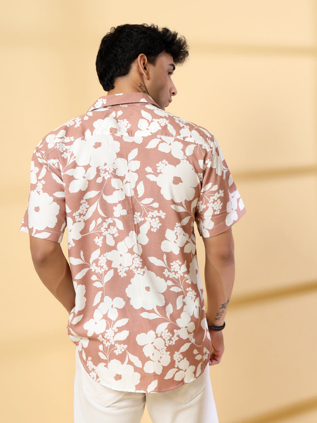 Men Printed Cut Away Collar Mauve Casual Shirt