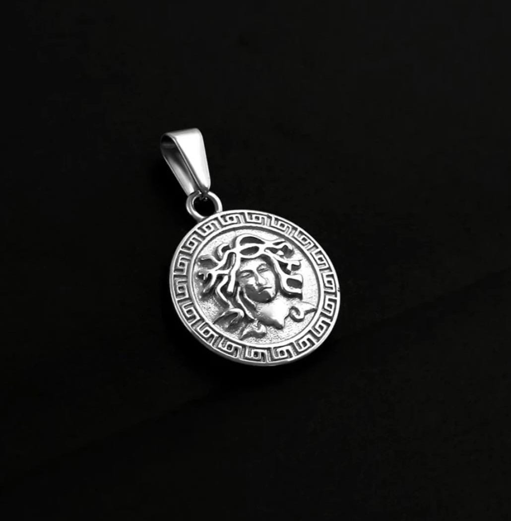 MEDUSA PENDANT NECKLACE (SILVER)