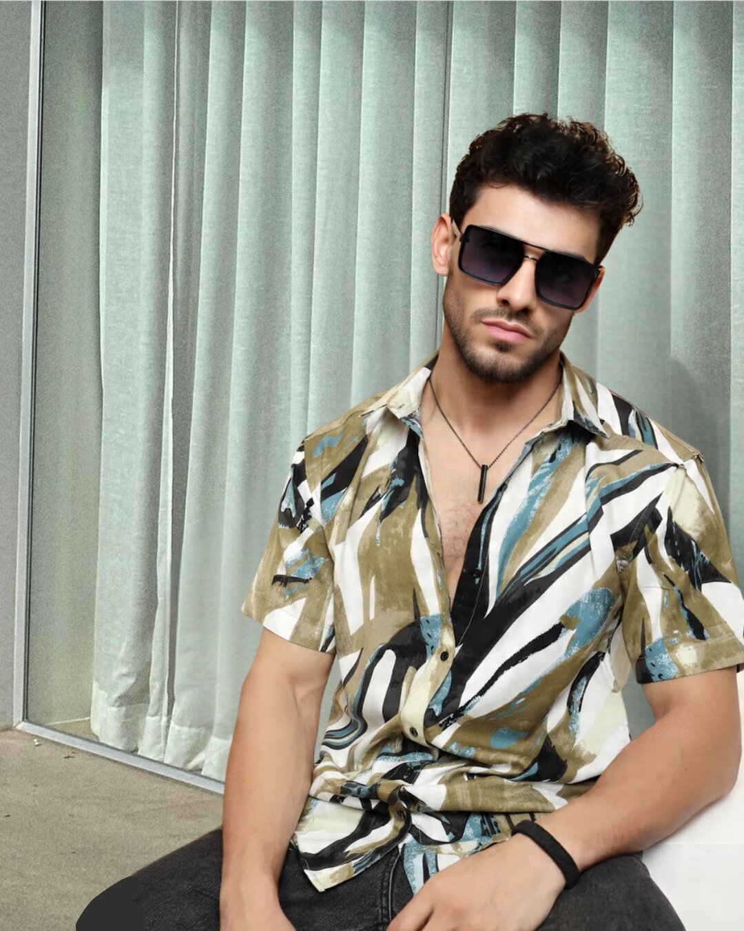 Men Printed Cut Away Collar Casual Shirt