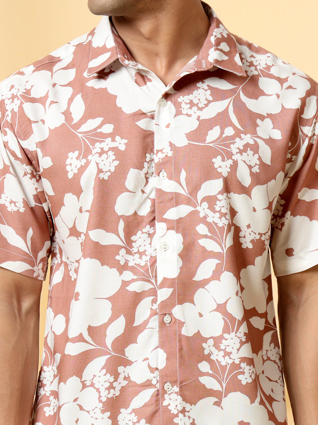 Men Printed Cut Away Collar Mauve Casual Shirt