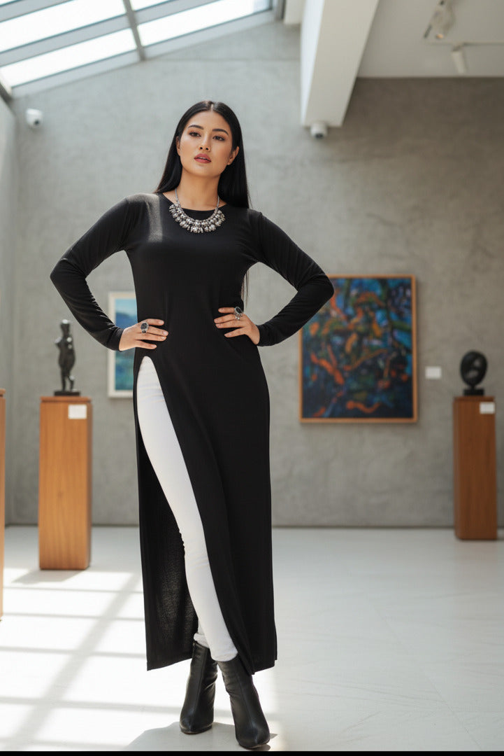 Women Black Solid Round Neck Longline Regular Fit Top